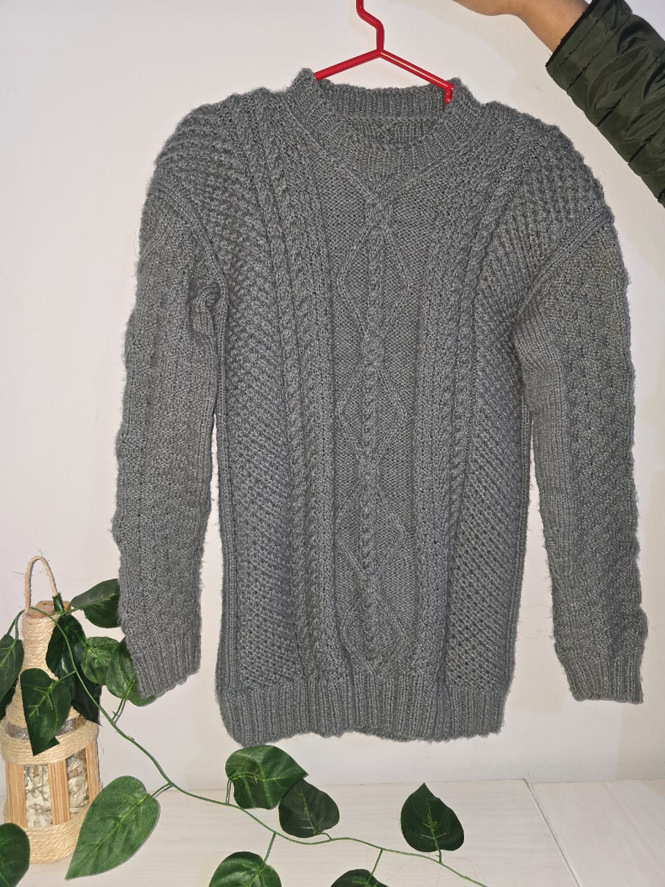 CHOMPA ANDINA GRIS DE CUELLO REDONDO – MODELO SUMAQ