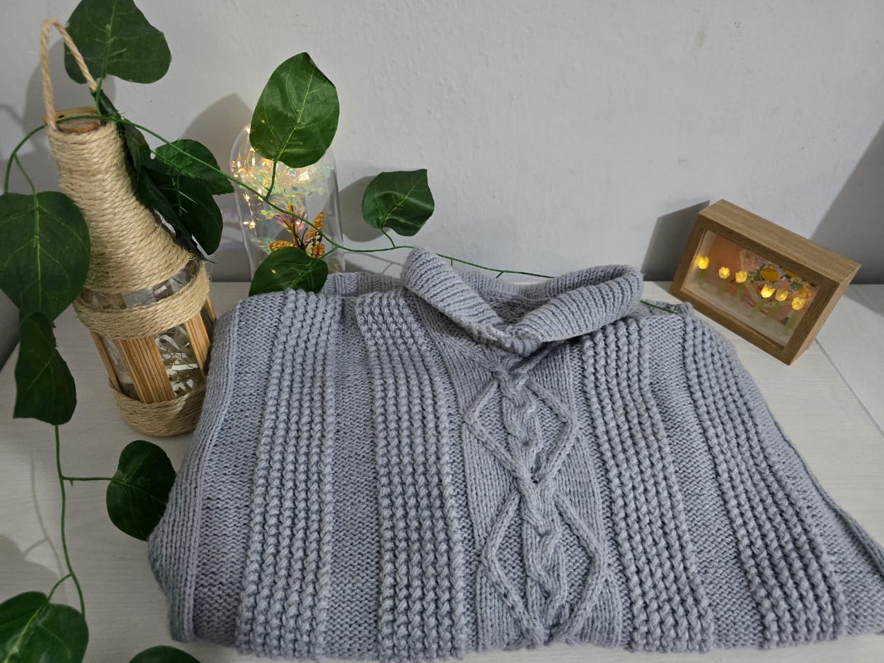 CHOMPA ANDINA GRIS DE CUELLO ALTO – MODELO INTI