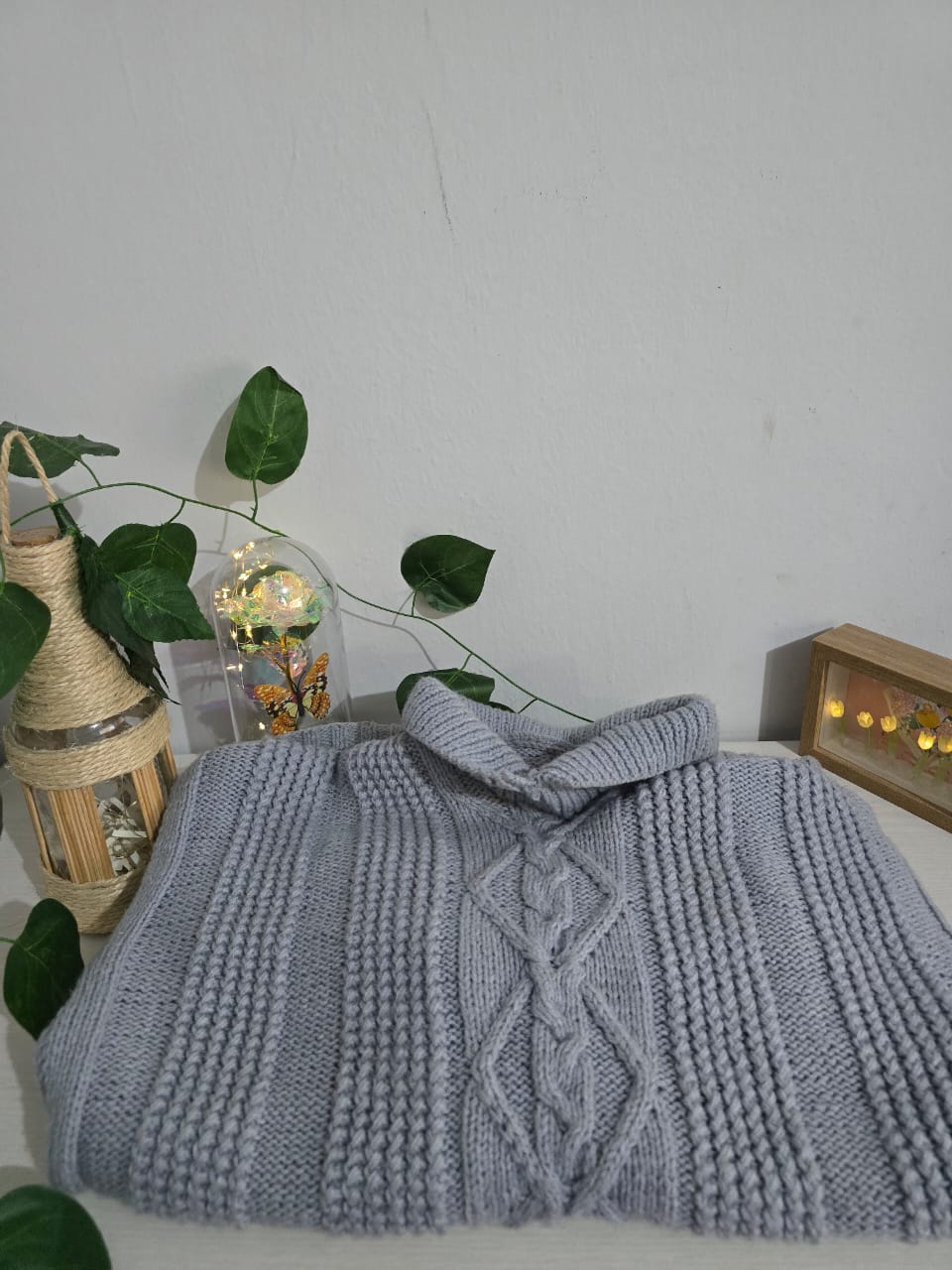 CHOMPA ANDINA GRIS DE CUELLO ALTO – MODELO INTI