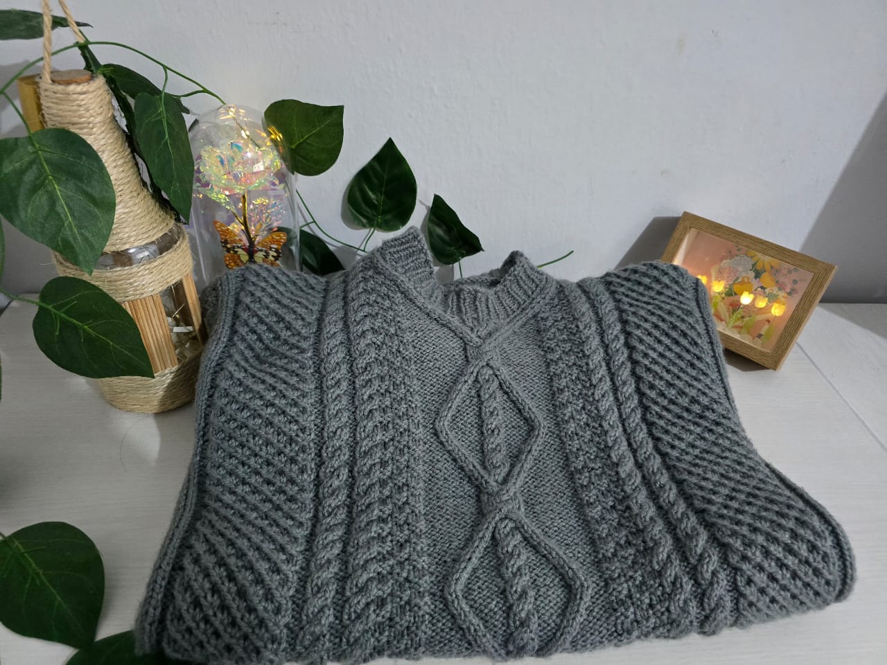 CHOMPA ANDINA GRIS DE CUELLO REDONDO – MODELO SUMAQ